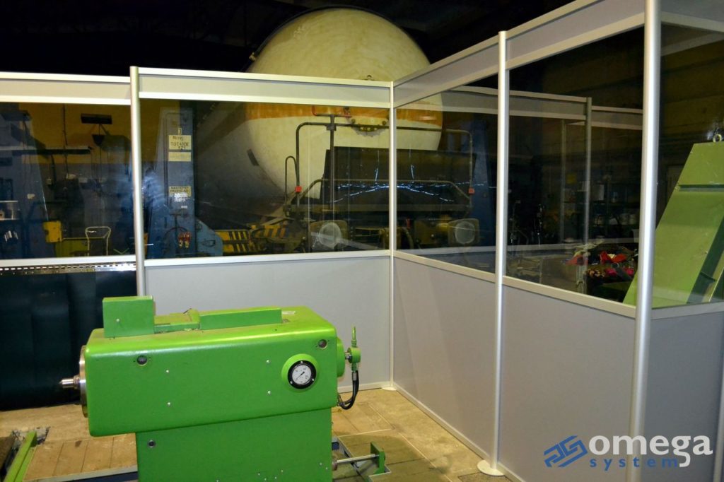 Obudowa maszyny w środowisku produkcyjnym — jak realnie wpływa na bezpieczeństwo pracy?